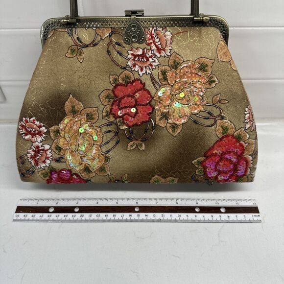 Vintage beaded evening purse with antique closure hardware Chain Strap - Picture 11 of 13